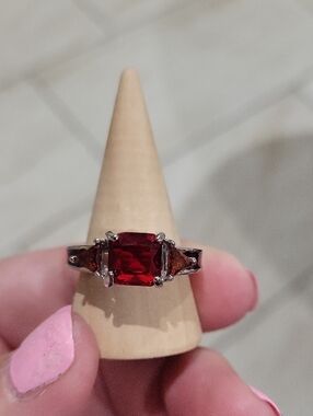 Red Gemstone Three-Stone Ring - Elegant Women's Jewelry